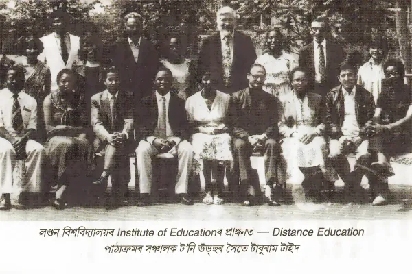 Photograph of the 1982 batch passing the certificate course in Distance Education at the University of London's Institute of Education.
