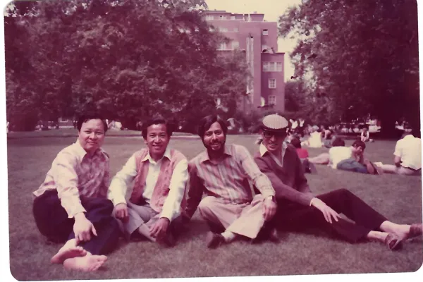 With his fellow students at the University of London's Institute of Education in 1982.